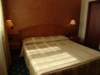 Ξενοδοχείο Visconti 3*